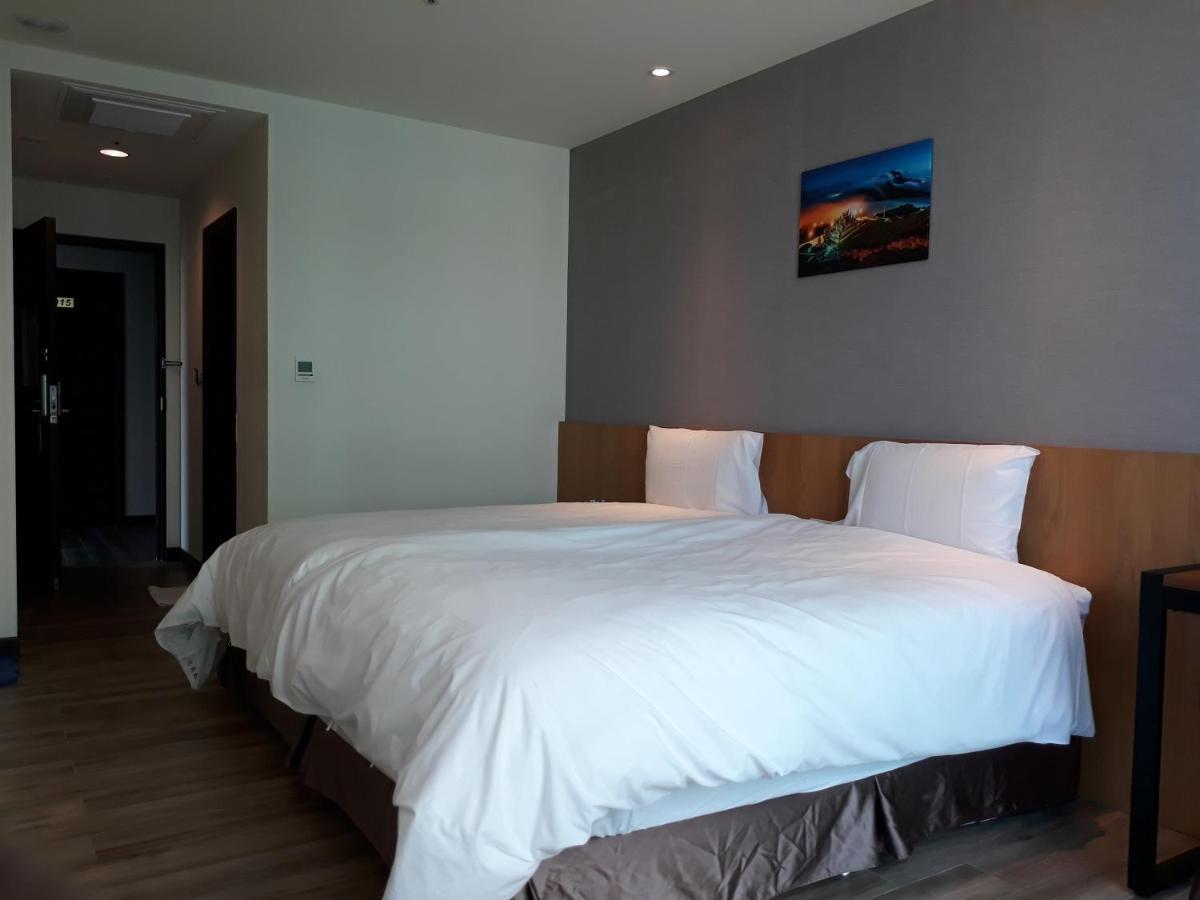 טאויואן Honest & Warm Hotel מראה חיצוני תמונה